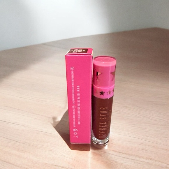 Jeffree Star Velour Liquid Lipstick - Designer Blood (Matte Deep Red) - Picture 4 of 4